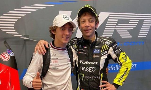 Sinner e Valentino oggi a Monza: visita all’amico Kimi. Nel paddock anche Brignone