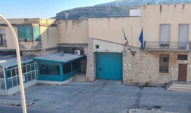 Carcere di Trapani, olio bollente contro un ispettore della Penitenziaria: è gravemente ustionato