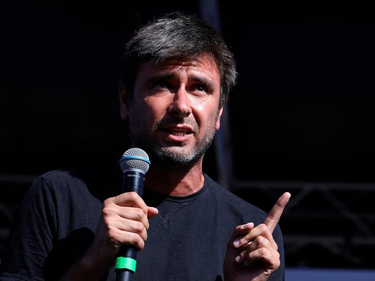 “Forza Ale”, “Siamo con te”: il sostegno di follower e amici a Di Battista