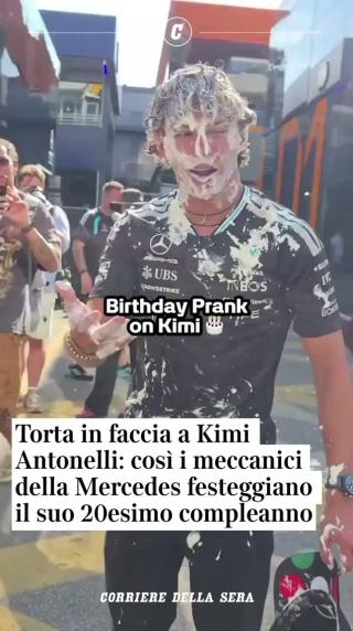 Torta in faccia a Kimi Antonelli: così i meccanici della Mercedes festeggiano il suo 20esimo compleanno