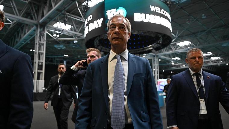 Farage nei guai, diffusi video di un’inchiesta: “Discuteva di finanziamenti illeciti al suo partito”
