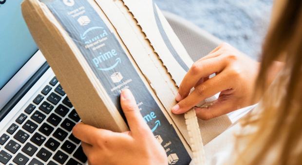 Amazon Family arriva in Italia, Prime si condivide gratis con un familiare: come funziona e cosa cambia