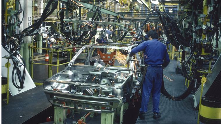 Analisi del trionfo di Afd, votato dal 61% degli operai della Volkswagen delusi dal governo Merz