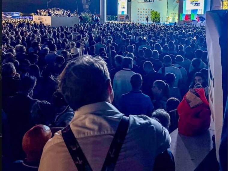 Lollobrigida su tutti. La sfida social da Bari la vince lui