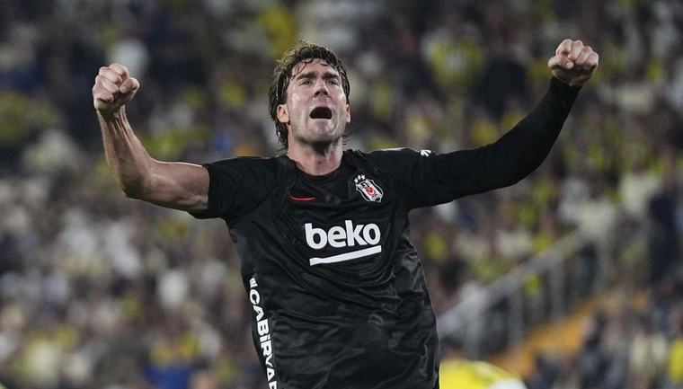 Vlahovic è rinato: gol decisivo contro il Fener poi la rissa con Skriniar