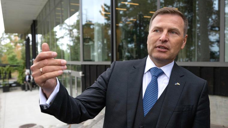 Estonia, 70 milioni all’azienda italiana Datasel per i proiettili a Kiev: si dimette il ministro Pevkur