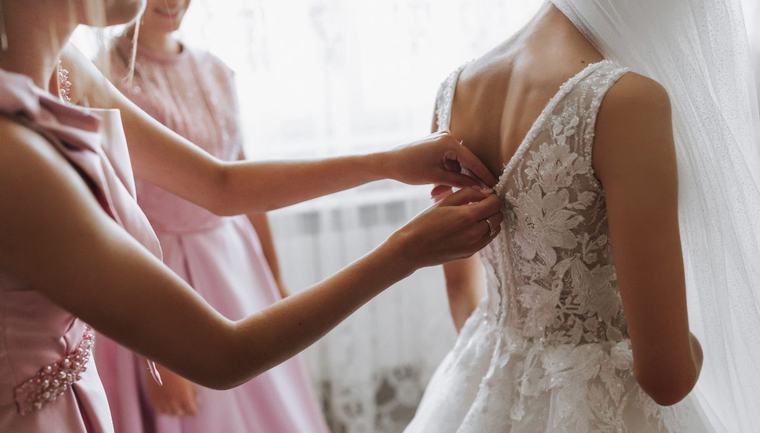 Vestizione della sposa: chi dovrebbe davvero essere presente