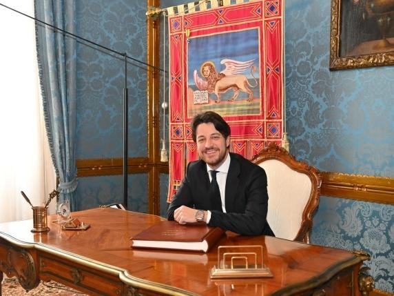 L'intervista ad Alberto Stefani: «L'Autonomia passerà anche a Roma, sul fine vita l'incontro con Cristina Gheller ha pesato»