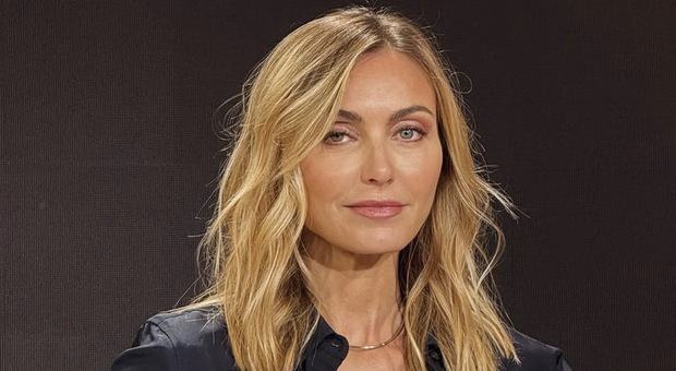 «Alessandro Di Battista è mezzo morto e parte la sigla a palla, non posso andare in onda così»: il fuorionda di Sabrina Scampini a ?4 di Sera?