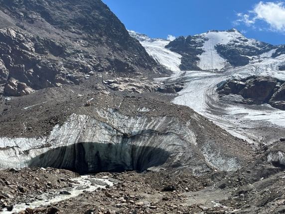 L'assalto alle montagne e i segnali che i pochi vogliono vedere