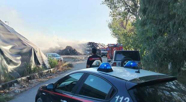 Giugliano, rogo a Taverna del Re: «Verità sull?incendio», è allarme ambientale