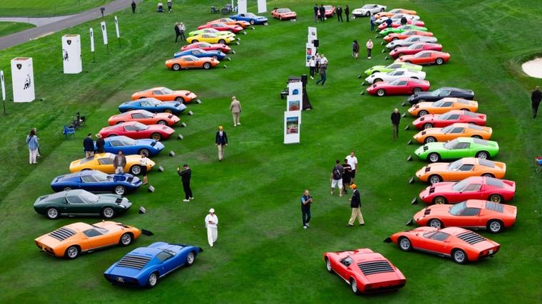 La festa per i 60 anni della Lamborghini Miura, grande raduno di 40 supercar