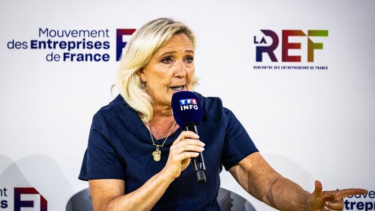 Presidenziali in Francia, Marine Le Pen resta in testa ai sondaggi