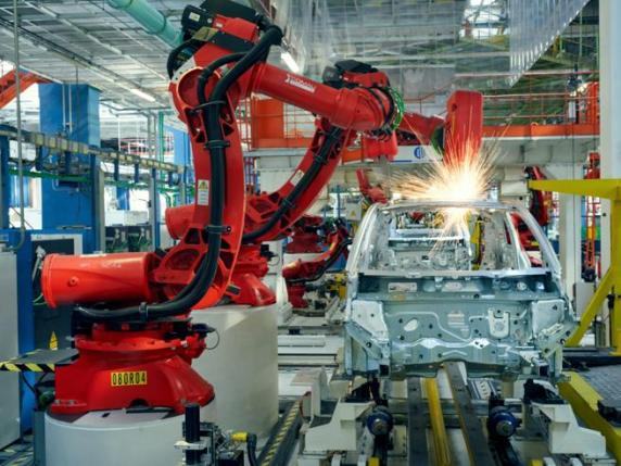 Il mercato dell’auto mette il freno in agosto ma da gennaio +10,7%