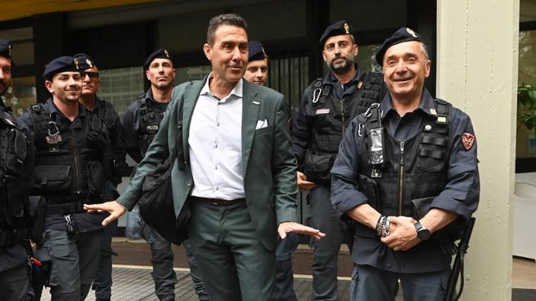 Vannacci, un alieno a Cernobbio: “L’indagine non mi preoccupa. La platea del forum? Mi interessano gli elettori”