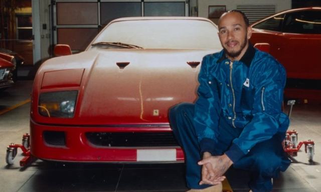 Hamilton realizza il sogno di una vita: sua la Ferrari F40 ritrovata dopo 30 anni in un garage
