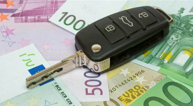 Bollo auto, ipotesi abolizione: quali vetture benzina, diesel, elettrico, ibrido e gpl non devono pagarlo e quanto durano le esenzioni