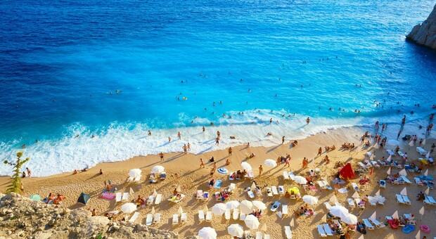 Vacanze, l?AI conquista gli italiani: uno su due la usa per organizzare il viaggio, ma hotel e B&B restano indietro