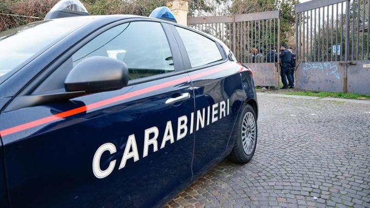 Tragedia in casa di cura: pensionato di 81 anni precipita dalla scala antincendio e muore