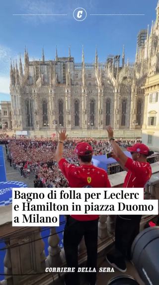 Bagno di folla per Leclerc e Hamilton in piazza Duomo a Milano