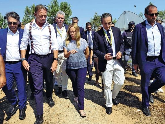 Meloni prepara un tour per l’Italia. La premier: «Commossa per la folla di Bari»