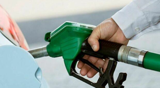 Accise, le tre mosse per scongiurare i rincari per i carburanti