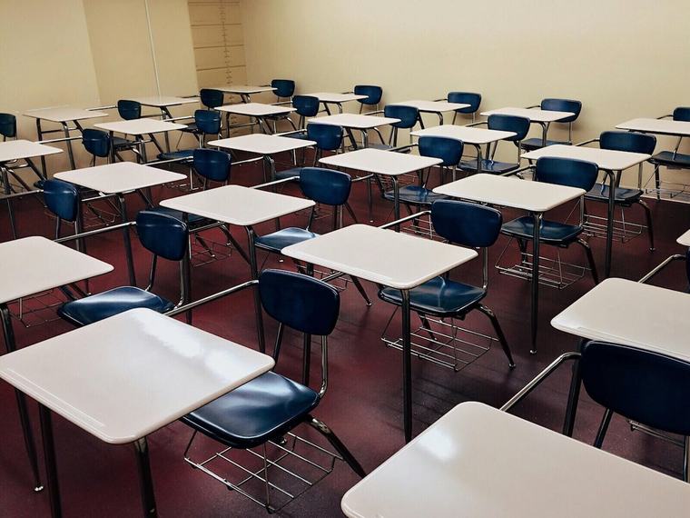 Troppo caldo in aula. La sparata dei prof: “Iniziamo le lezioni il primo di ottobre”