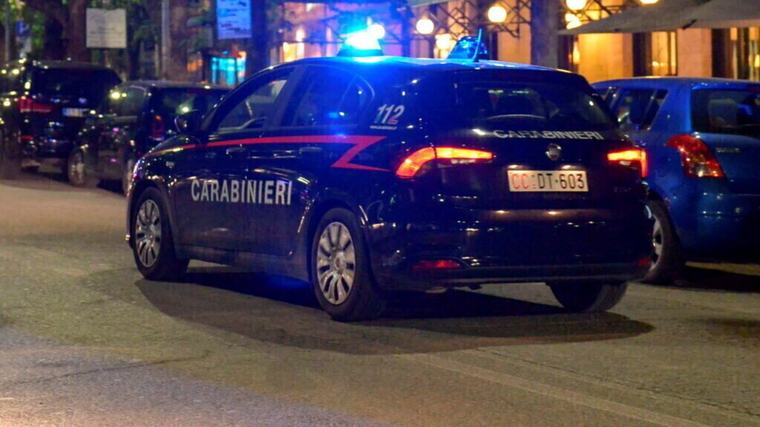 Affetta da demenza uccide marito a coltellate, 78enne in carcere