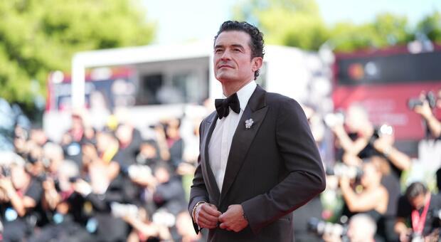 Venezia 83, Orlando Bloom incendia il red carpet: delirio al Lido per la star di ?Bucking Fastard?. «Fare cinema è un sogno»