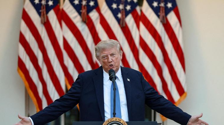 Trump pronto a sentire Putin e Zelensky: “Punta alla de-escalation”