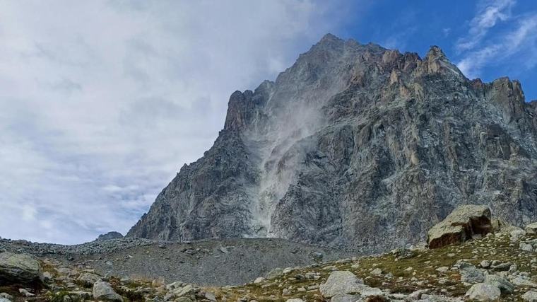 L’estate torrida sgretola il Re di Pietra. “Si scioglie il ghiaccio che incolla le pareti”