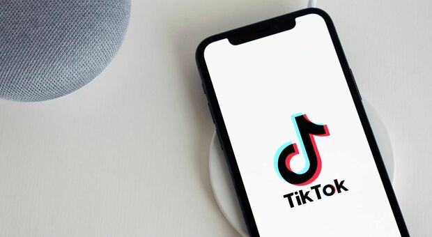 TikTok, l'Ue: «Dati dei minori in pericolo». L'azienda rischia una maxi-multa