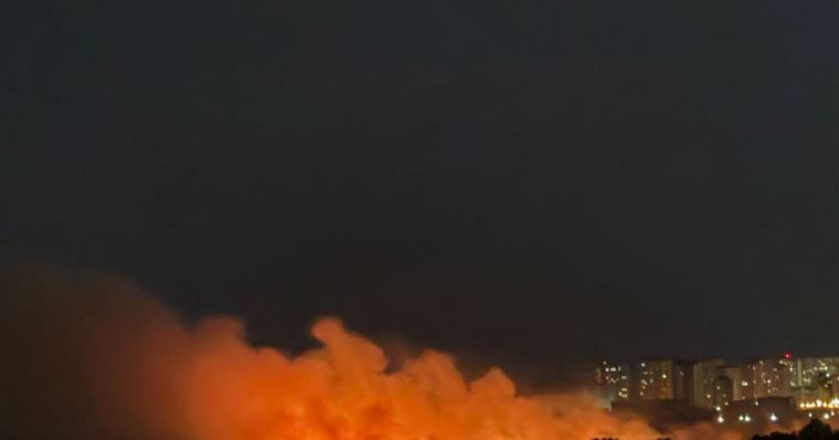 Kiev sotto attacco, droni su Obolonsky. Mosca: "Abbiamo ucciso il capo dell'intelligence e...