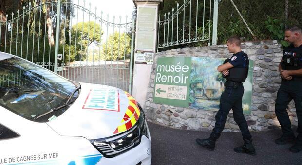 Furto Renoir, rubati quattro quadri dal museo di Cagnes-sur-Mer in Costa Azzurra: valgono 9 milioni di euro