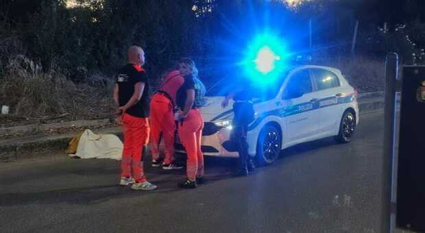 Incidente a Castel Volturno, due giovani in e-bike travolti da un'auto: muore un ragazzo, grave l?amico