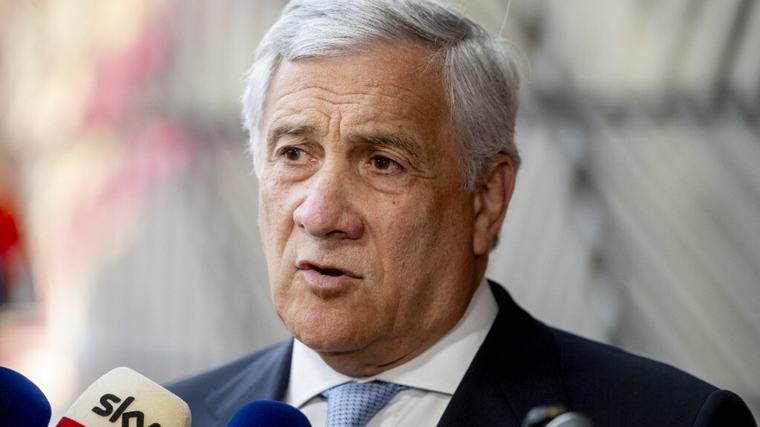 Tajani: "Non escludo interferenze di Mosca nel voto in Italia". Salvini: "Mi preoccupa que...