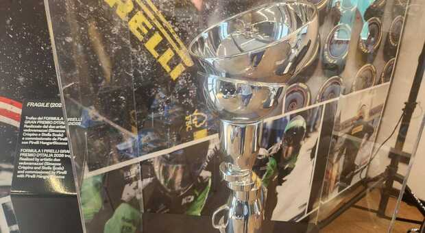 GP di Monza, polemiche sul trofeo Fragile: «Cosa c'entrano le scodelle?». Gli artisti si difendono: «Il vincitore e i tifosi ci si specchieranno»