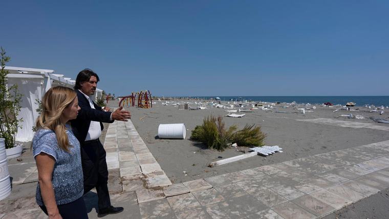 La passerella per il leader di Fn indispone il governo: “Non andategli dietro”