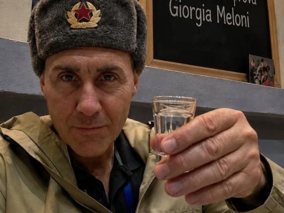 Il Financial Times: «Vannacci cavallo di Troia della Russia in Italia». La replica di lui in tv: «Io sono solo filo-italiano». E sulle alleanze: «Noi naturali interlocutori del centrodestra»