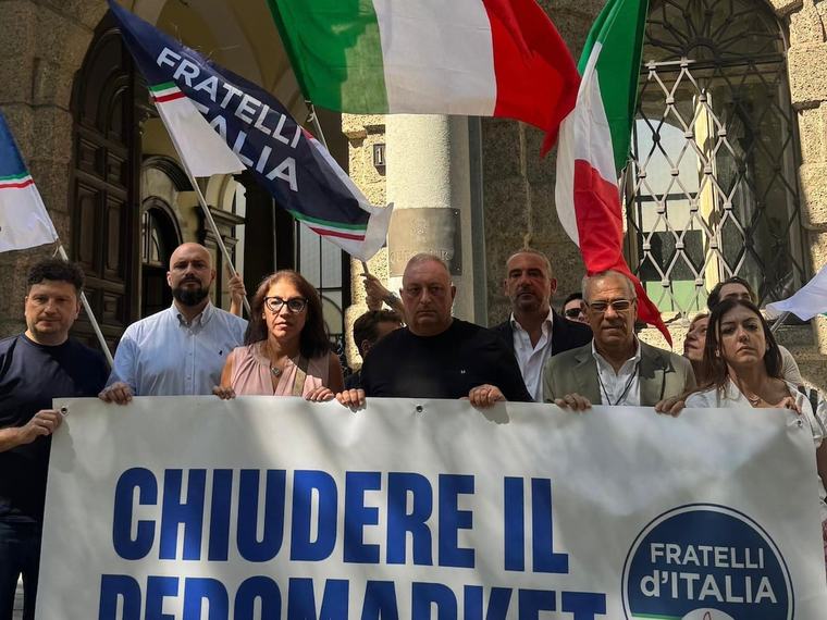 Molestie a una minore: bengalese graziato