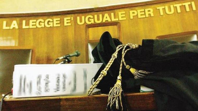 Carezze e confidenze non richieste: per il giudice sono molestie anche senza avances sessuali