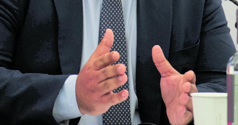 Caso De Rosa, appelli Br nei siti. La Schlein tace, Albanese solidale