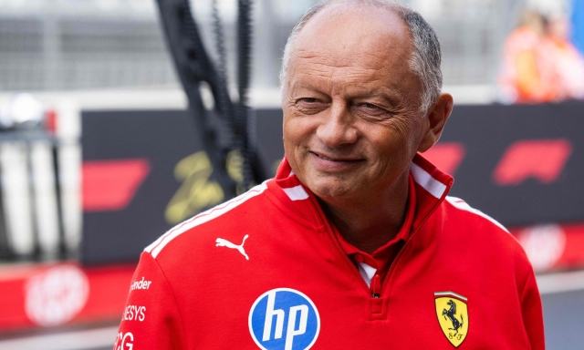Vasseur: "Il tifo Ferrari non ha eguali. Un'ora di colloquio con Lewis e Leclerc, tutto chiarito. Kimi è top"