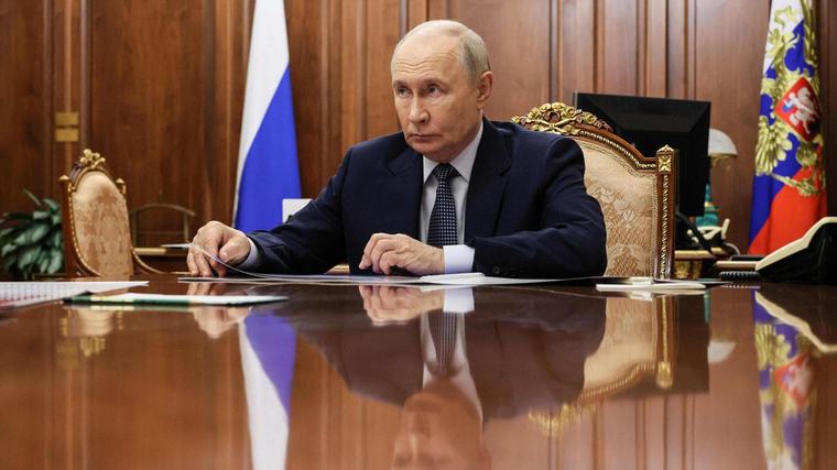 Moïsi: “Putin è già al lavoro. Ora punta sull’arrivo di Le Pen per destabilizzare tutta Europa”