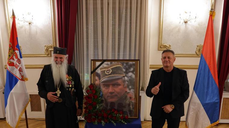 I fan di Mladic e il Pride, in una Belgrado blindata sfilano le anime della Serbia