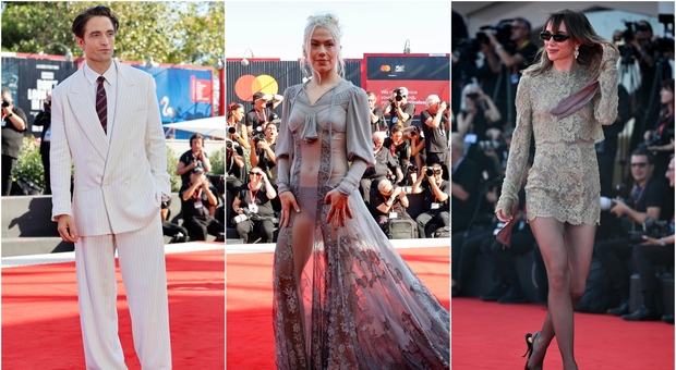 Venezia 2026, pagelle look di oggi: Robert Pattinson e Suki Waterhouse, eleganza di famiglia (9). Phoebe Bridgers versione mare (4)