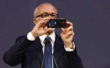 Ernesto Maria Ruffini: "C'è anche l'opposizione più longeva", mentre Meloni festeggia...