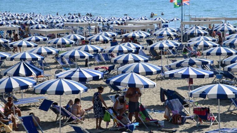 Meteo, il caldo non cede nel weekend: ecco quando arriva il fresco