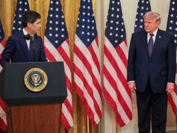 Trump minaccia la Fed: «Tagli i tassi o stop agli scambi con i Paesi in surplus con gli Usa»