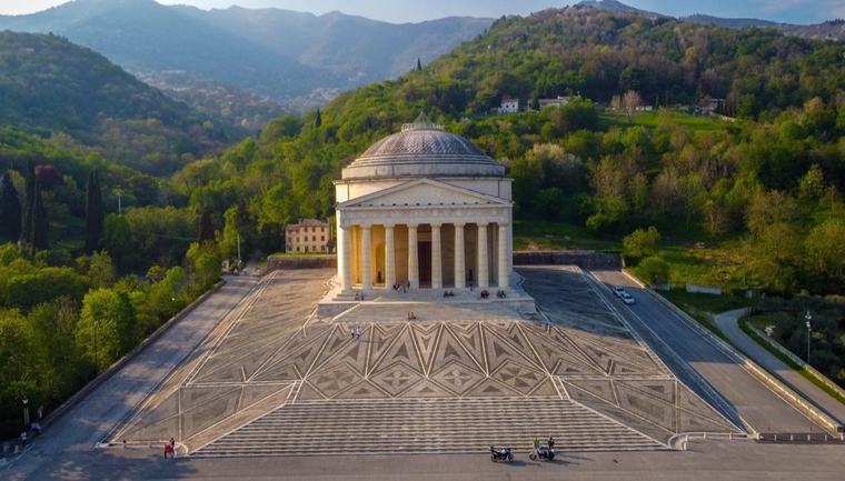 Il tempio spettacolare di Canova non lontano da Venezia